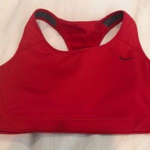 NWOT Nike Sports Bra - M